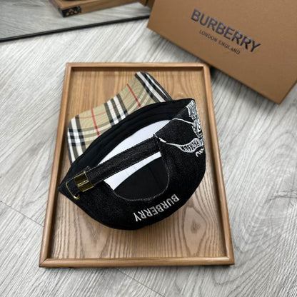 Burberry כובע שחור